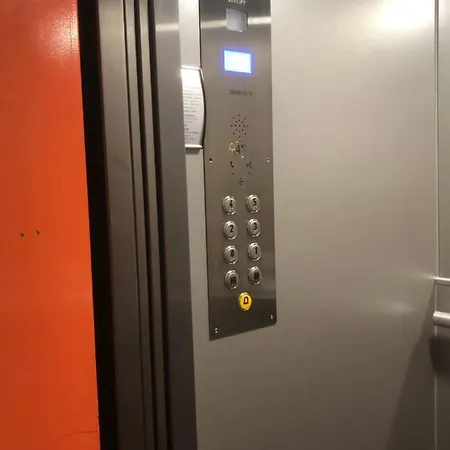 Apartment Centre *